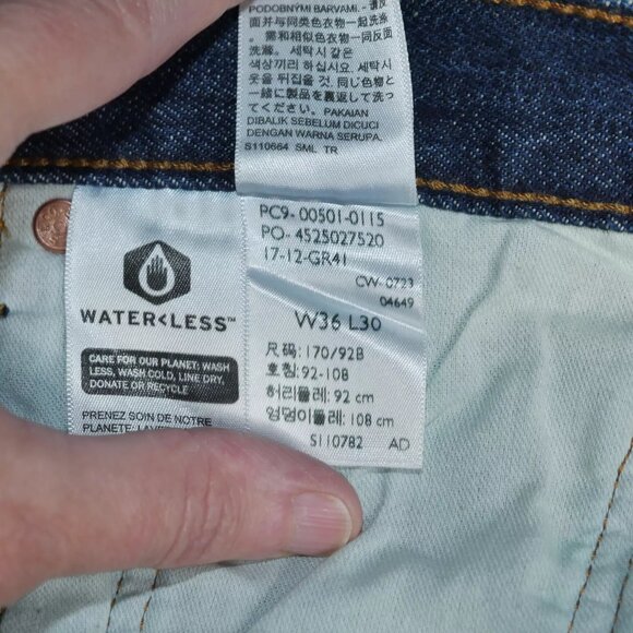 New Levi's 501 Men's Size 36x30 Original Fit Straight Leg Button Fly Jeans NWT - Picture 7 of 10